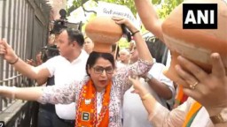 BJP workers protest outside Delhi Minister Atishi's office over water crisis